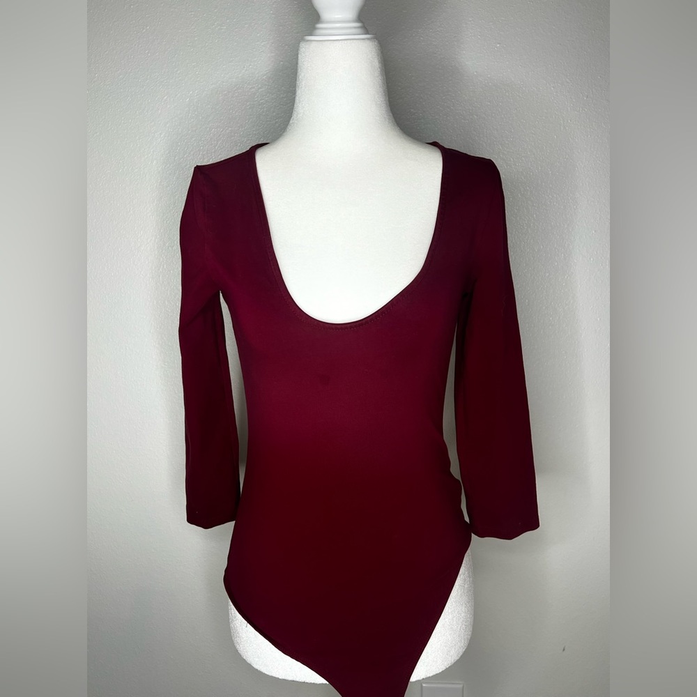 FOREVER 21 | HALF SLEEVE LOW CUT BURGUNDY BODYSUIT